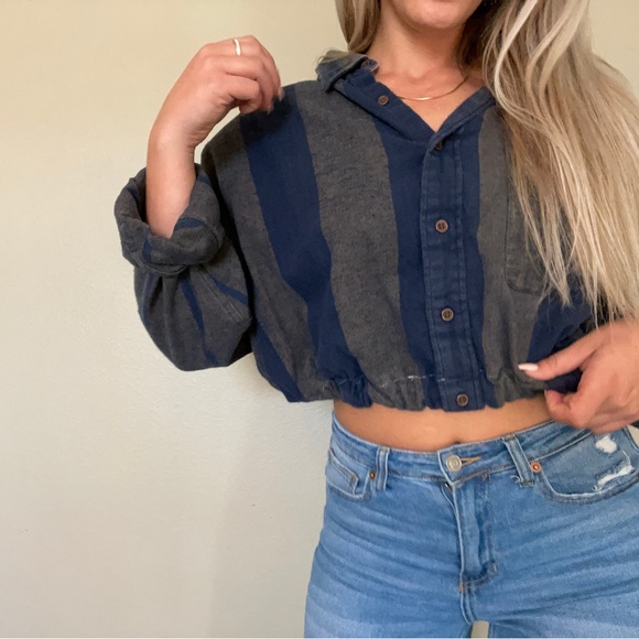 IZOD vintage crop button up collared shirt - Picture 2 of 7